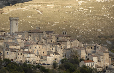 Itália oferece emprego, casa e uma nova vida em aldeia nas montanhas