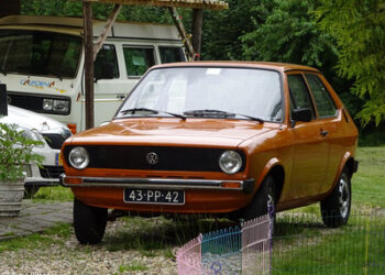 Um Volkswagen Polo no modelo de 1977.

Foto: peterolthof / Flickr