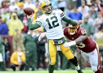 O quarterback Aaron Rodgers (à esquerda).

Foto: All-Pro Reels / Flickr