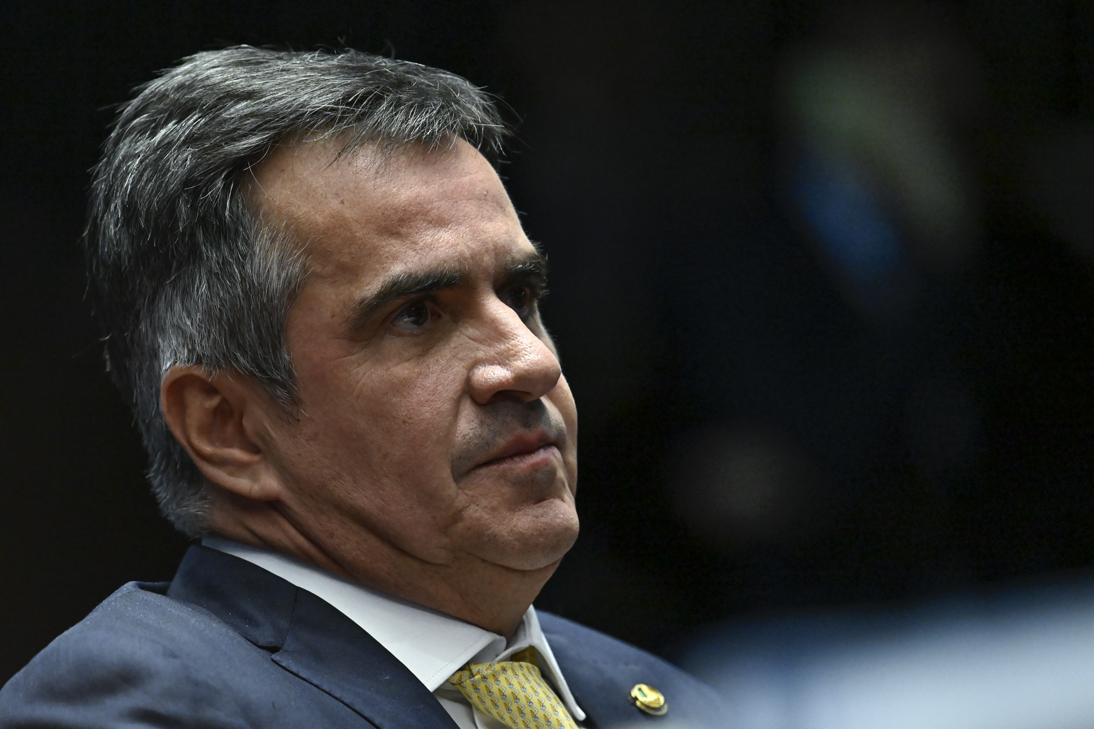 Mendonça proíbe contato entre Ciro Nogueira e o irmão