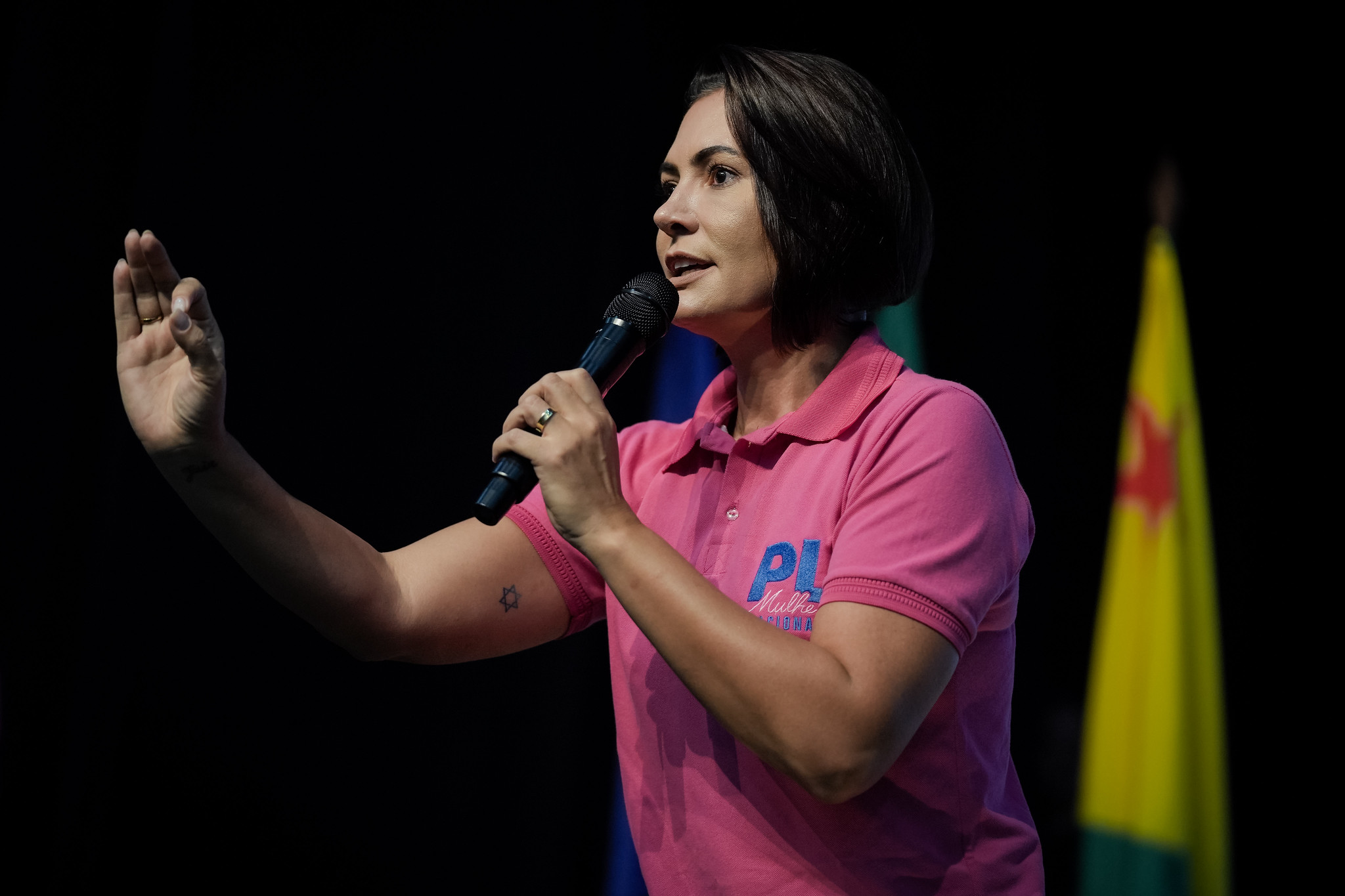 Michelle explica relação com cozinheira paga pelo PL
