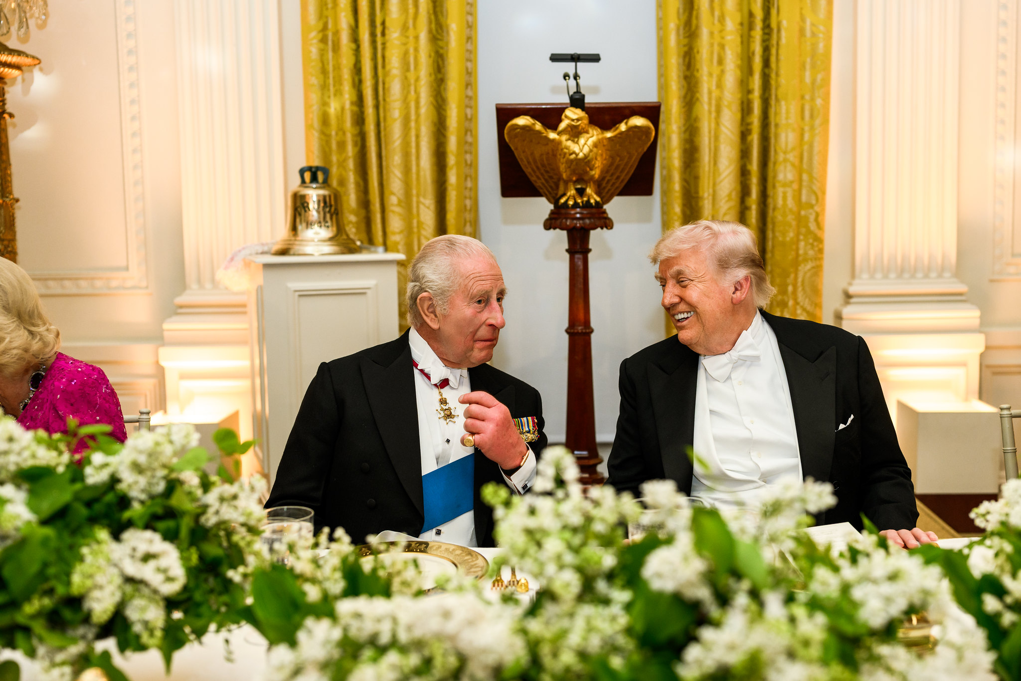 Trump retira taxas de uísque escocês após visita do rei Charles
