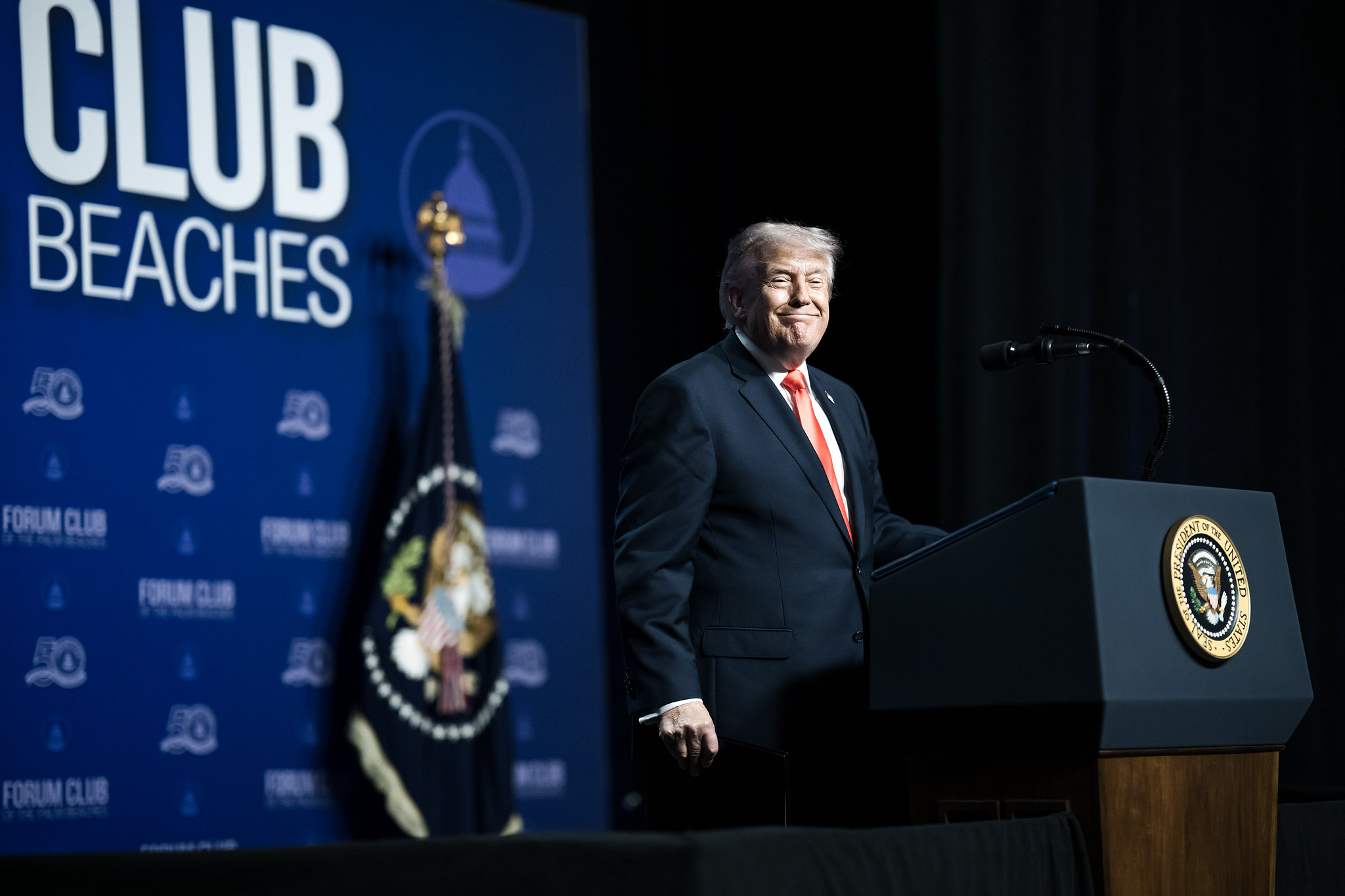 EUA mantêm negociações com o Irã, diz Trump