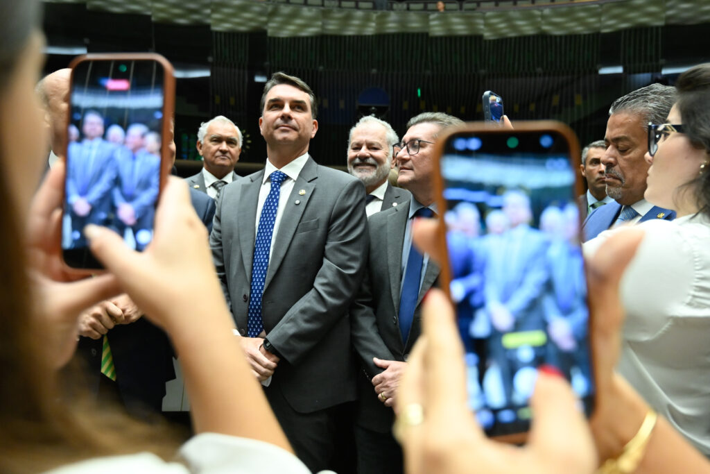 Áudios com Vorcaro atrapalham Flávio também no Datafolha