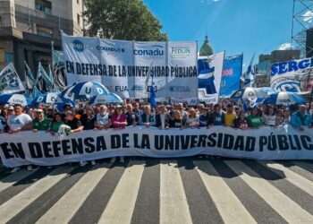 Estudantes em protesto na Argentina.

Foto: Conadu Histórica