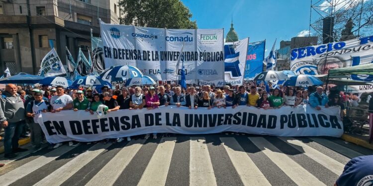 Estudantes em protesto na Argentina.

Foto: Conadu Histórica
