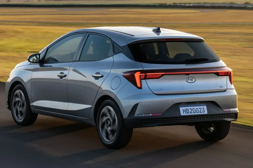 Alternativas de carros usados até R$ 50 mil, com baixa manutenção e facilidade de repasse