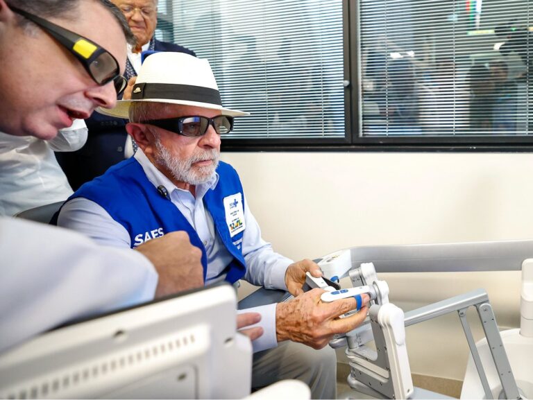 "Neste hospital não tem dinheiro do Vorcaro", diz Lula