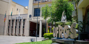 Entrada da reitoria da UFRGS.

Foto: GuilhermeFavaretto123 / Wikipedia