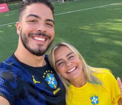 Rainha das embaixadinhas relembra como foi criar o filho junto ao Fenômeno