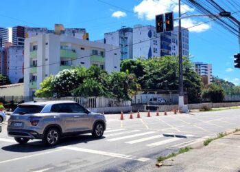 Um dos edifícios disponibilizados fica na Avenida Dona Constança de Góes Monteiro, em Maceió.

Foto: Ascom DMTT Maceió