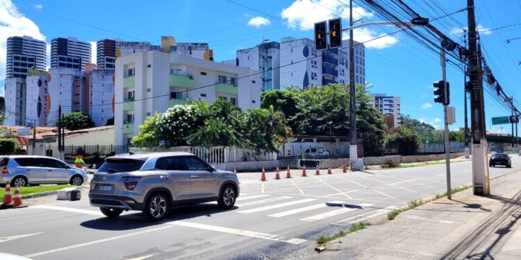 Um dos edifícios disponibilizados fica na Avenida Dona Constança de Góes Monteiro, em Maceió.
Foto: Ascom DMTT Maceió