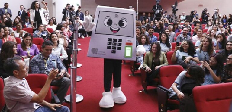 TSE lança mascote 'Pilili' para as eleições