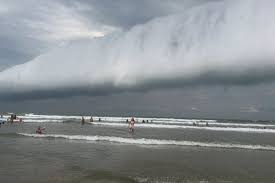 Tsunami? Fenômeno natural assusta banhistas em litoral paulista