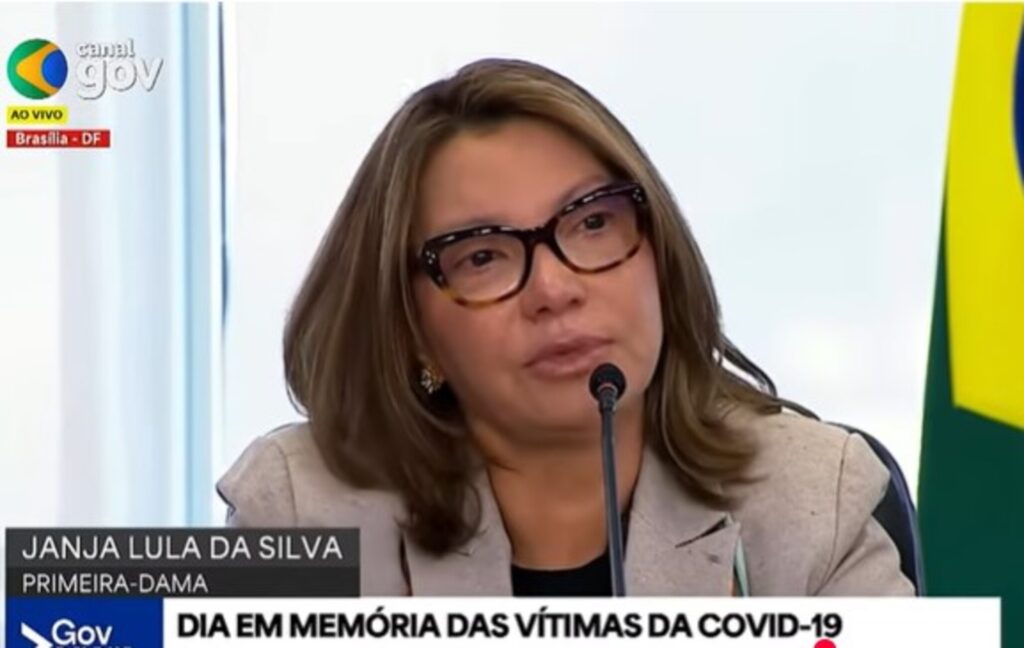Janja e Lula botam mortos por Covid no palanque eleitoral