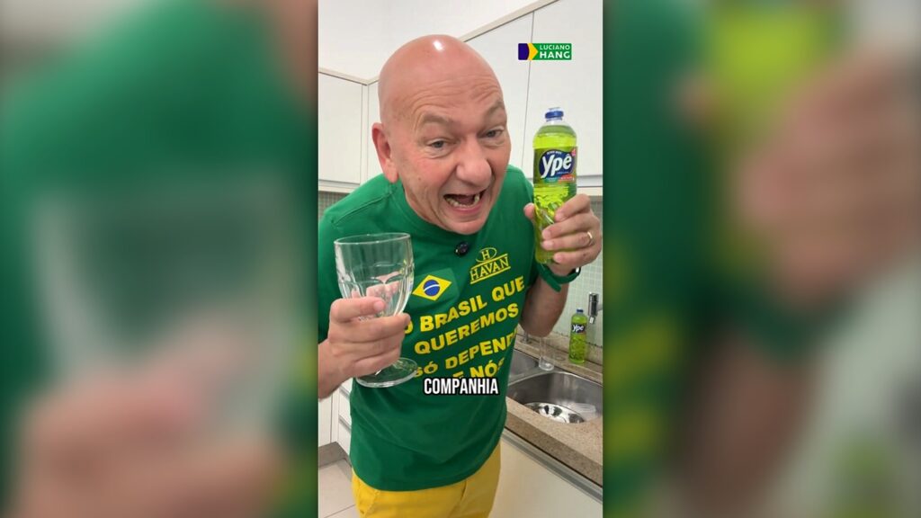 Bolsonaristas transformam detergente em água-benta