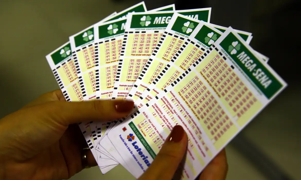 Depois de prêmio recorde, Loteria volta a acumular e dará prêmio milionário