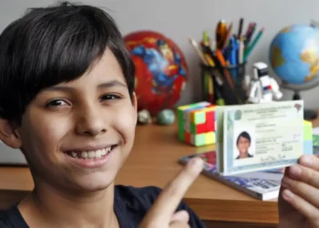 Mais de vinte milhões de brasileiros já tem a nova carteira.

Foto: Bruno Peres / Agência Brasil