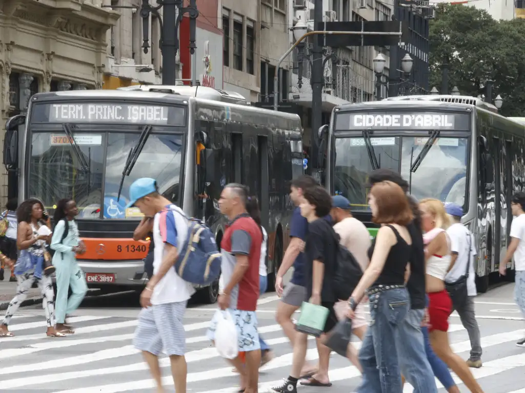 Estudo revela que brasileiros gastam com transporte bilhões que poderiam ser injetados na economia nacional