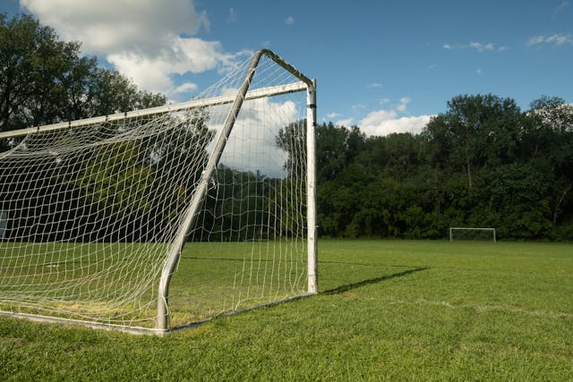 Técnico é banido do futebol após cometer assédio contra suas próprias jogadoras