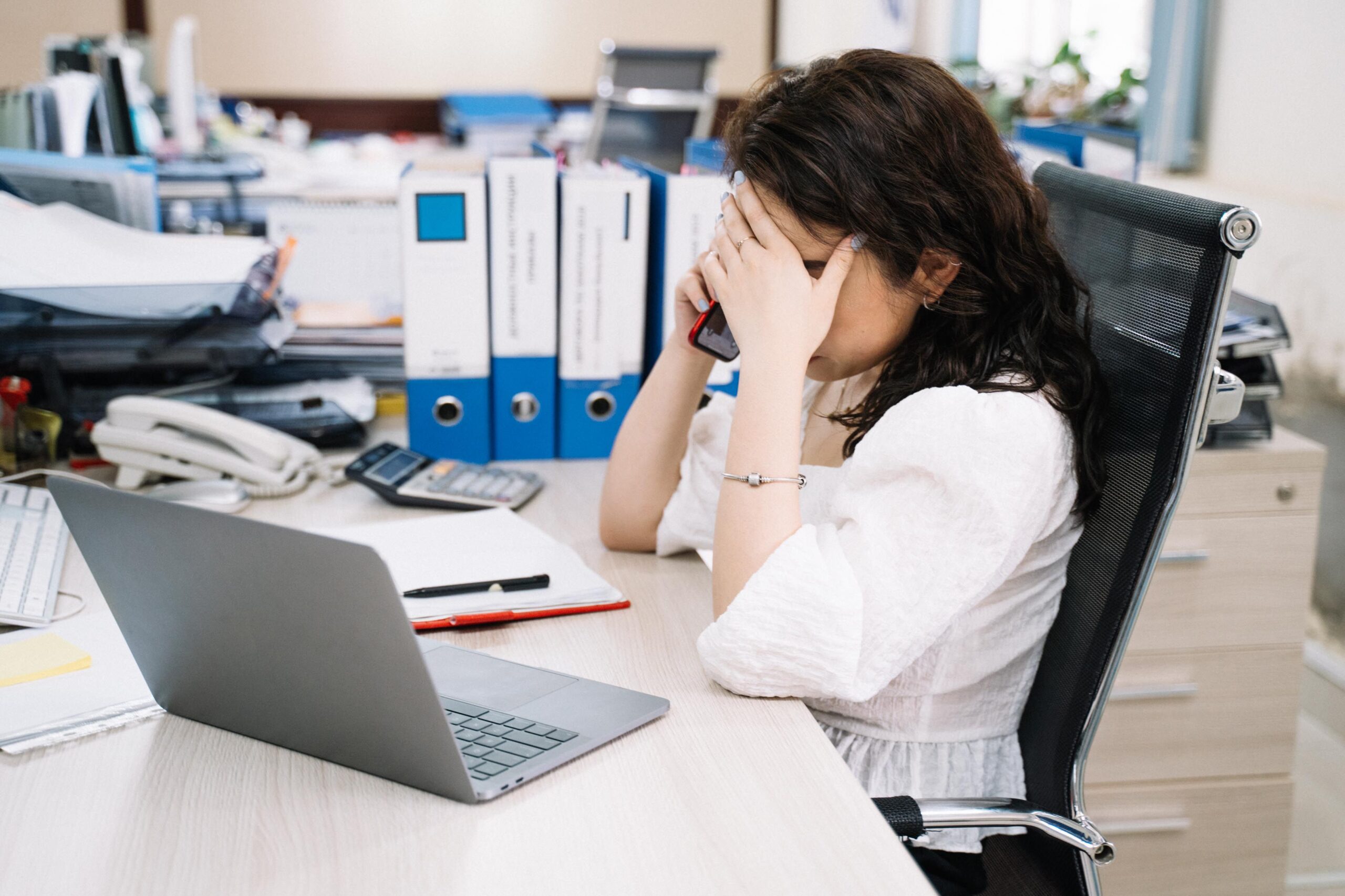 Nova lei entra em vigor e saúde mental no trabalho passa a ser uma responsabilidade compartilhada