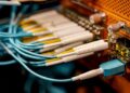 Cabos de fibra óptica.

Foto: Brett Sayles / Pexels
