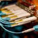 Cabos de fibra óptica.

Foto: Brett Sayles / Pexels