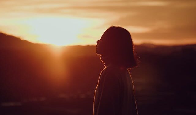 A exposição solar é vital para processar vitamina D.

Foto: Dương Nhân / Pexels