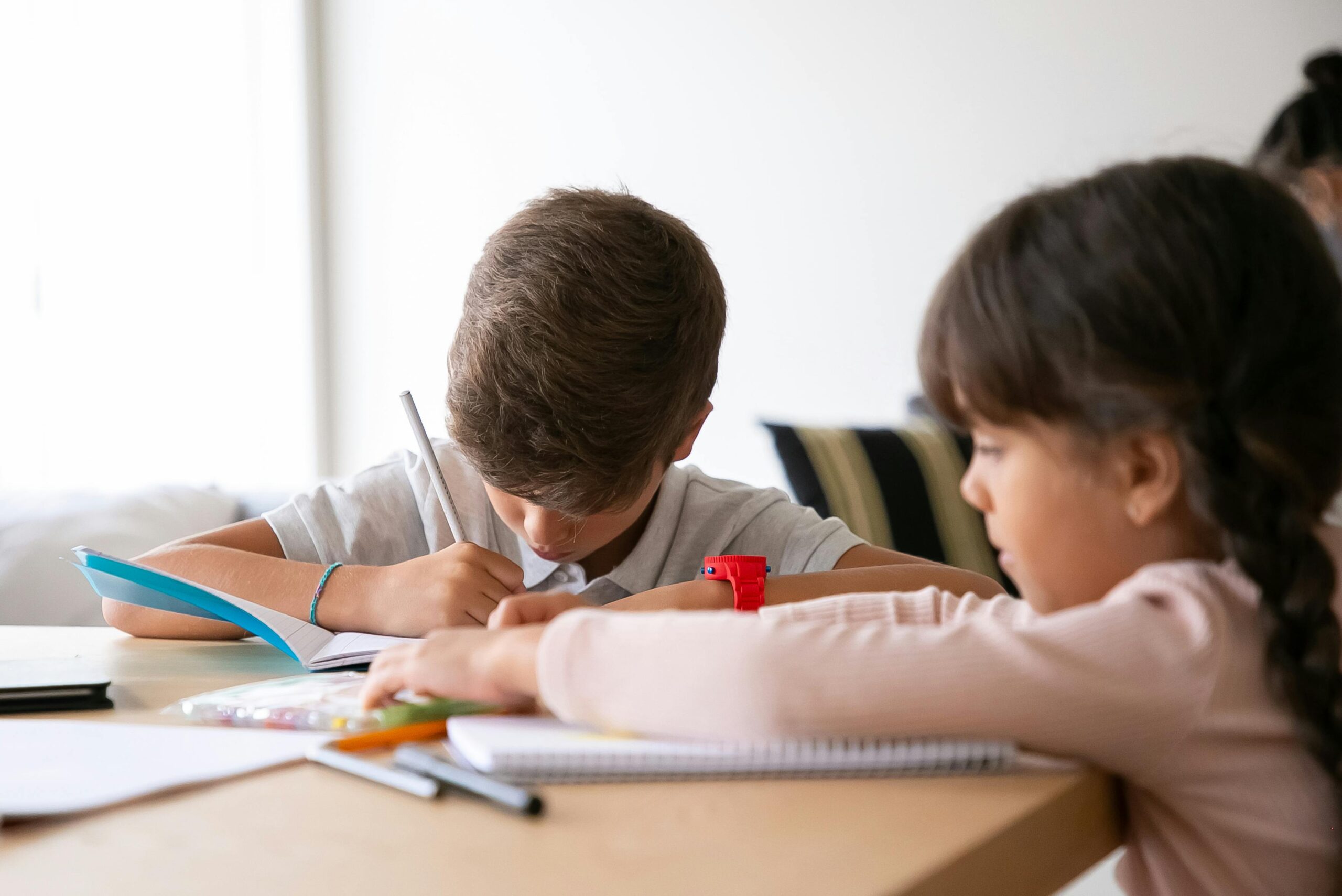 Multa milionária obriga pais a parar com ensino domiciliar e matricular filhos na escola