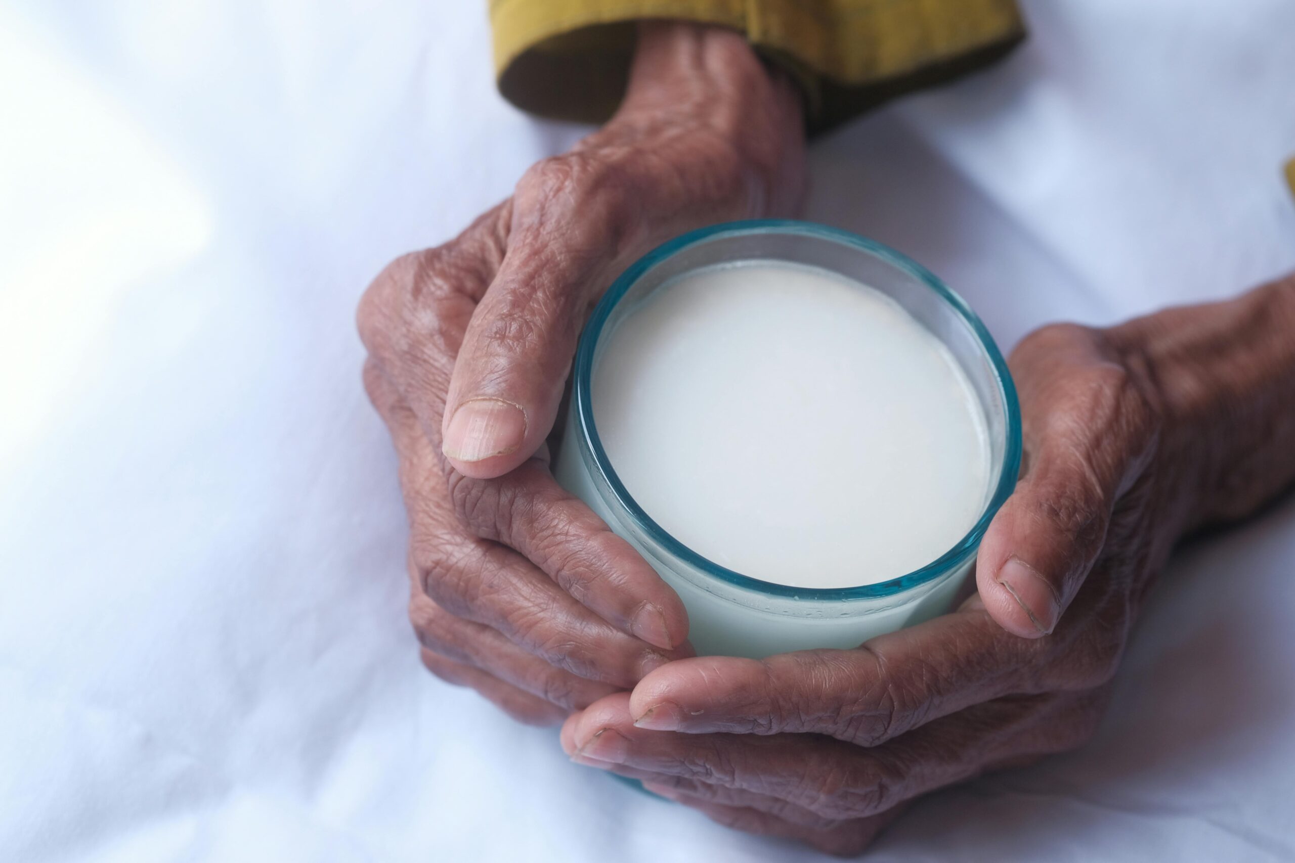 Os alimentos subestimados que ajudam os idosos contra doenças nos ossos