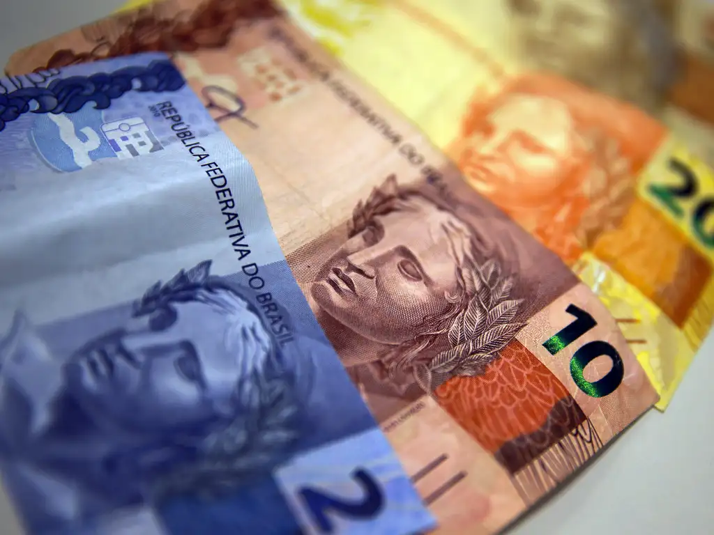 Bancos divulgam canais de atendimento para renegociações de dívidas via Desenrola 2.0