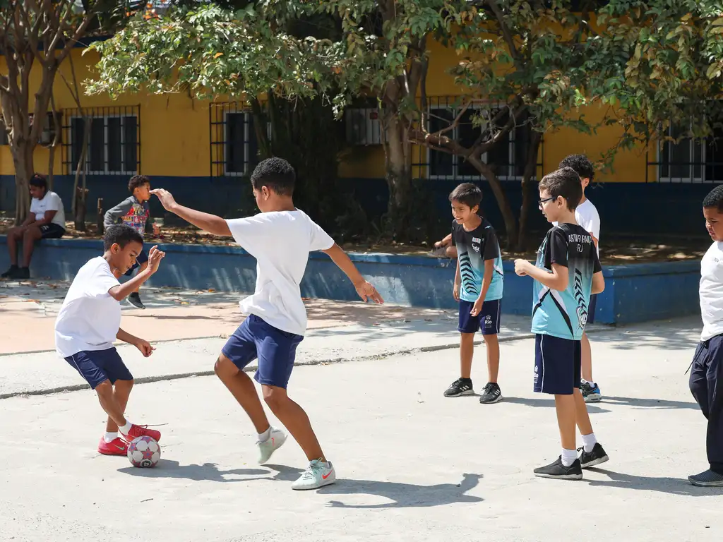 Após período de flexibilização, escolas voltam a endurecer mais as regras para os alunos em 2026