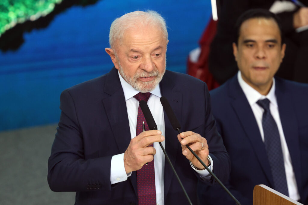 Lula tenta emendar discurso sobre celulares roubados