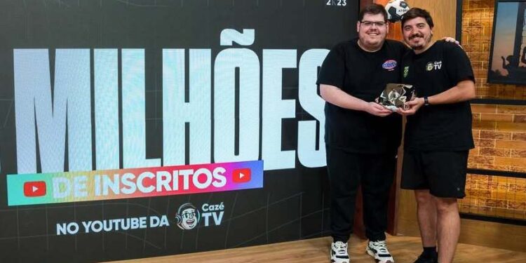 Casimiro (à esquerda) e seu sócio, Luis Felipe (à direita), donos da CazéTV.

Foto: Instagram (@casimiro)