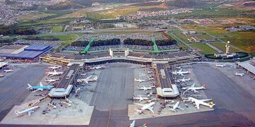 Vista aérea do Aeroporto Internacional de Guarulhos, onde Abdallah Montaser ficou detido por 51 dias.

Fotos:  Andomenda / Wikipedia / Wikimedia Commons