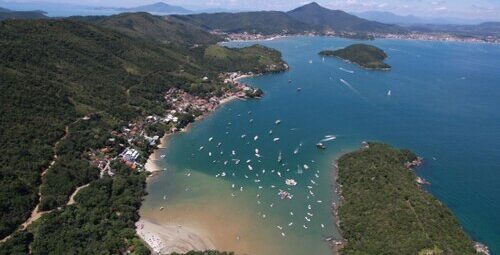 Vista aérea de Porto Belo.
Foto: Prefeitura de Porto Belo / Wikimedia Commons