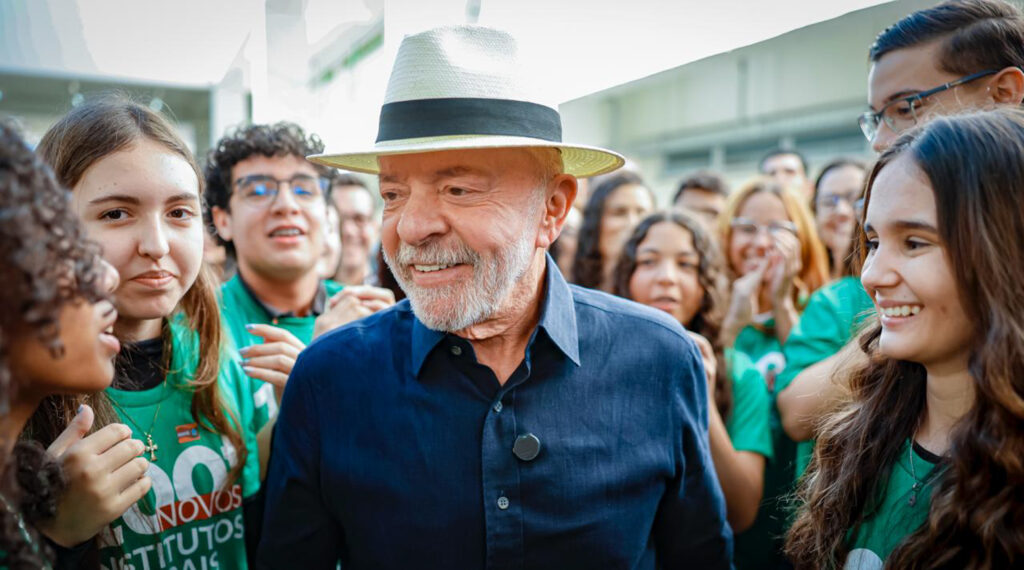 Filhos de Bolsonaro são “piores" do que o pai, diz Lula
