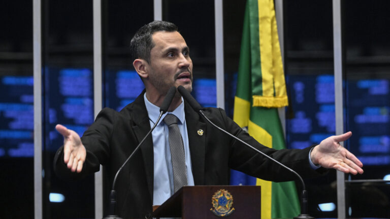 Palanques gigantes em aberto