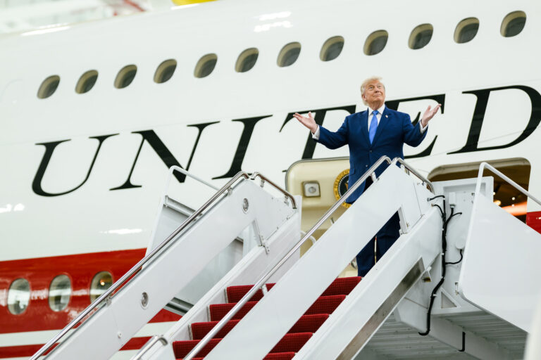 "Estaremos lá para nossos novos e grandes amigos", diz Trump sobre Venezuela