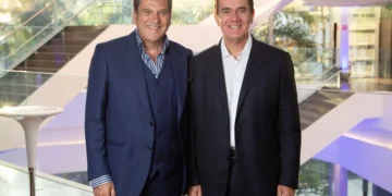 Telmo Costa, fundador e CEO da Insi, e Claudio Carrara, vice-presidente. Foto: Insi/Divulgação




Este é um trecho original publicado em Exame.com. Leia a matéria completa em https://exame.com/negocios/apos-acordo-com-dona-do-facebook-brasileira-meta-muda-de-nome-expande-para-a-asia-e-mira-r-1-bi/?utm_source=copiaecola&utm_medium=compartilhamento