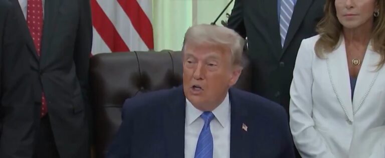 Vamos atacar o Irã "com força" novamente, diz Trump