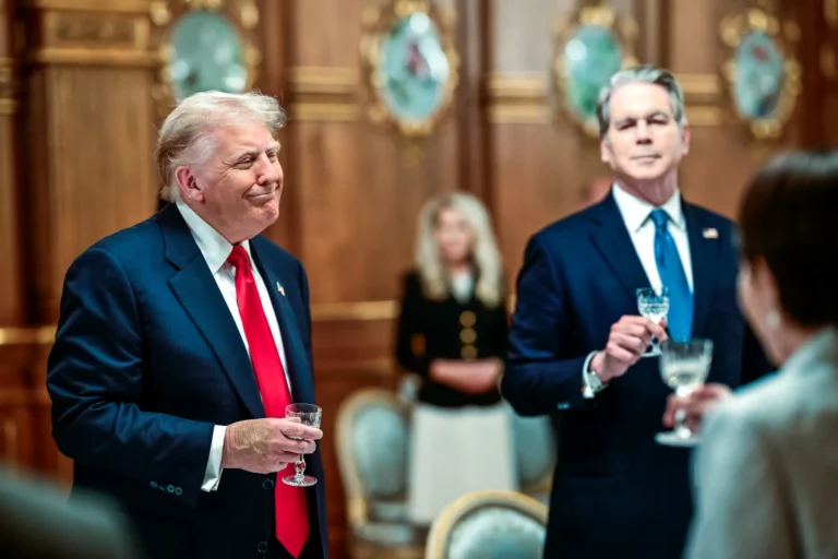 "Se eu não gostar, voltaremos a atirar", diz Trump sobre acordo