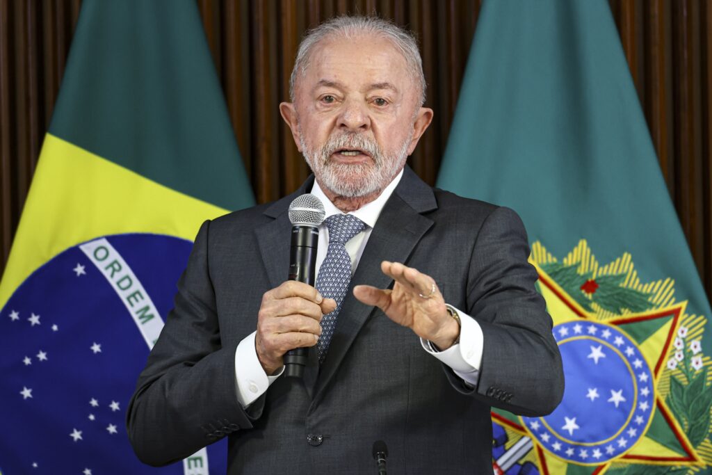 Lula promete ir ao G7 "colocar ordem na casa"