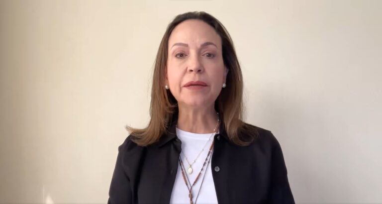 María Corina acusa regime de tentar impedir seu retorno à Venezuela