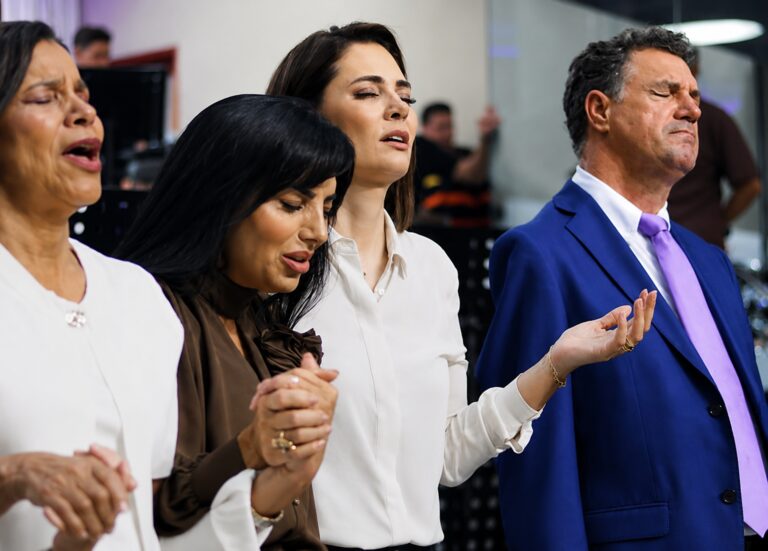 A batalha de versículos entre Michelle e Fernanda Bolsonaro