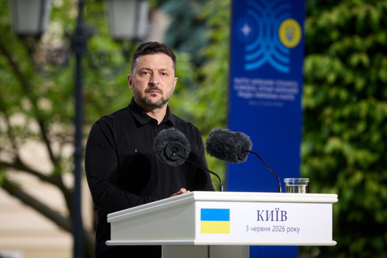 Zelensky propõe reunião presencial a Putin