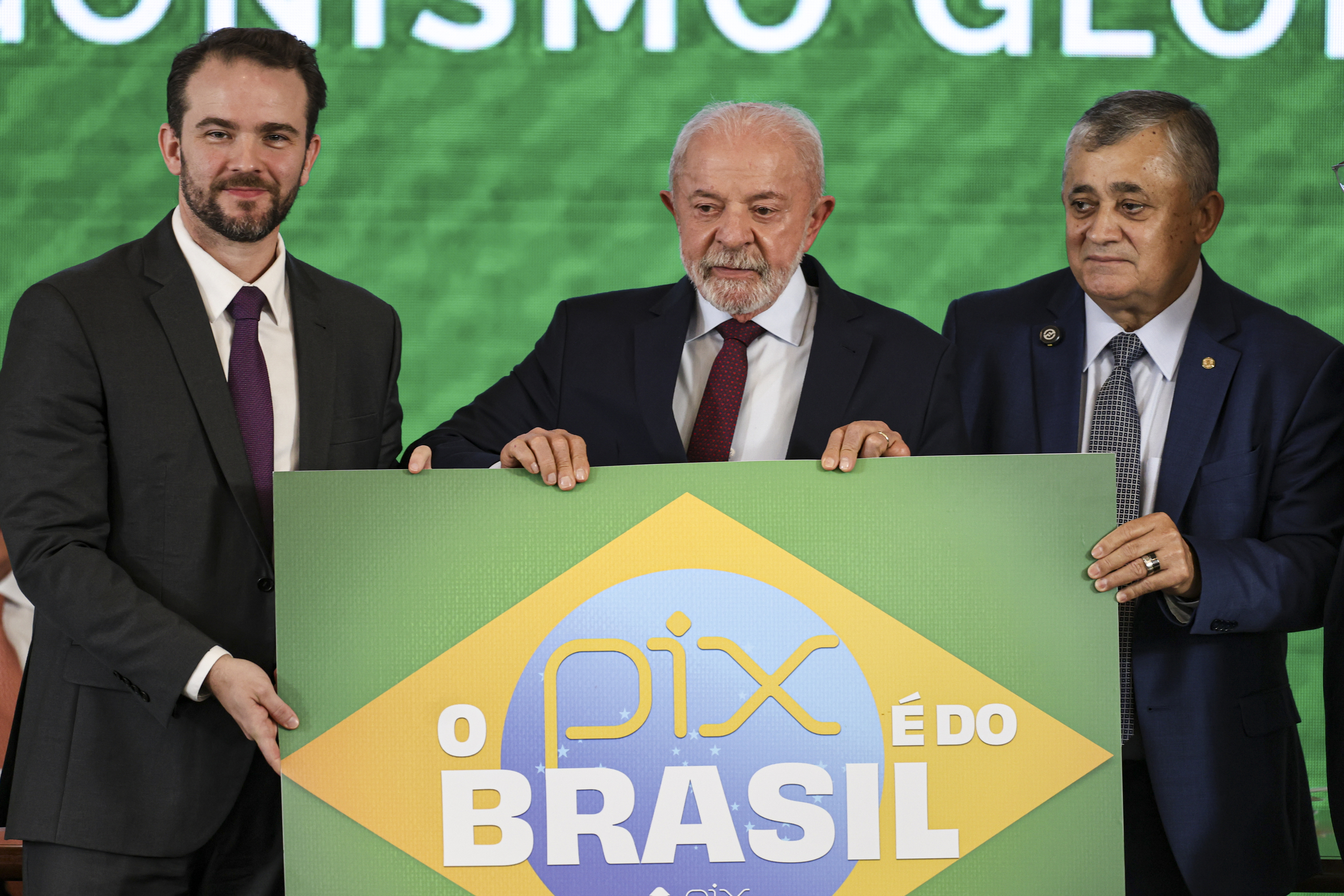 Falta um Dunga na seleção e na equipe econômica