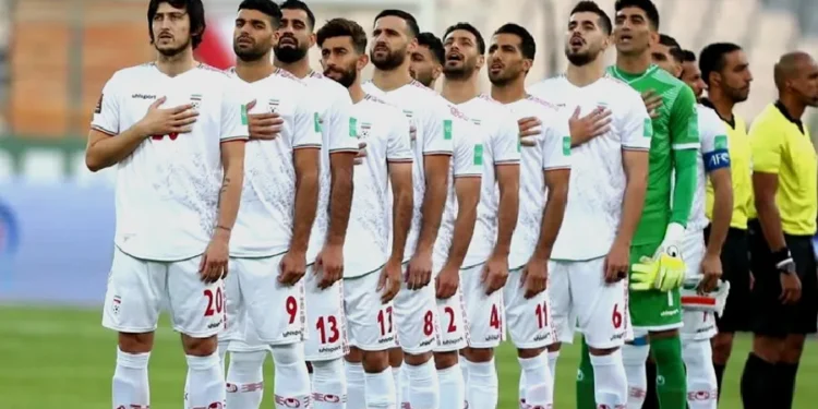 Seleção iraniana cantando o hino.

Foto: torent2222222 / wallpapers.com (https://pt.wallpapers.com/papeis-de-parede/selecao-iraniana-de-futebol-cantando-o-hino-nacional-tjzjs1hmhg6xf2sl.html)