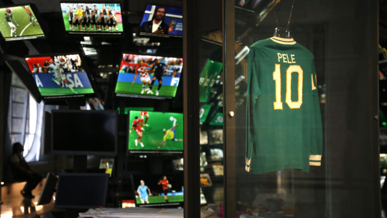 Pelé se impõe como clássico