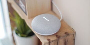 Um dispositivo Google Home.

Foto: John (Giannis) Tekeridis / Pexels